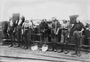 Pants Prints: Belgian women coal miners dressed in trousers