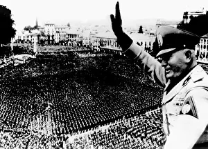 Italian Prints: BENITO MUSSOLINI, addressing a crowd in Padua Italy