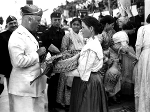 Italian Prints: BENITO MUSSOLINI, walks among townsfolk