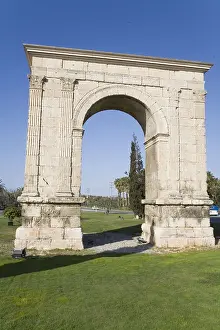Bera's Arch. 1st c. BC. SPAIN. CATALONIA. TARRAGONA. Roda de Bar. Roman art. Architecture. AISA/Everett Collection**US SALES ONLY**