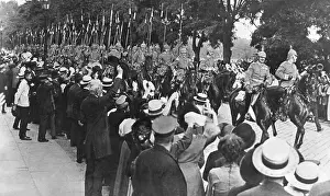 Parade Prints: Berlin crowd cheers German troops heading for the front in August 1914