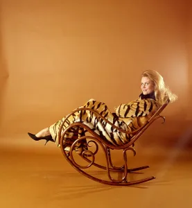 Coat Prints: BEWITCHED, Elizabeth Montgomery, (3/22/1969), 1964-1972