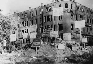 Lcgr1406 Prints: Bombed-out building in Wittenberg Platz