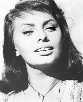Images Dated 27th December 2018: BOY ON A DOLPHIN, Sophia Loren