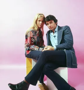 Meredith Prints: BRIDGET LOVES BERNIE, from left: Meredith Baxter, David Birney, 1972-1973