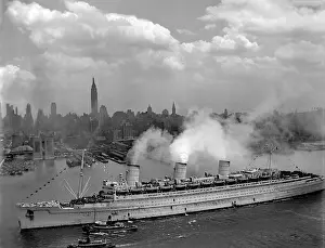 Homecoming Prints: British liner, QUEEN MARY, arrives in New York Harbor