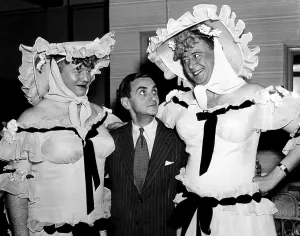 History Prints: Burl Ives, Irving Berlin and Anthony Ross, 1942. Courtesy: CSU Archives/Everett Collection