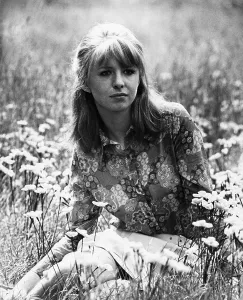 Meadow Prints: THE BUTTERCUP CHAIN, Jane Asher, 1970