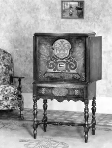 Images Dated 2nd May 2007: A cabinet radio, c. 1927.. Courtesy: CSU Archives / Everett Collection