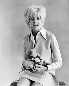 Minidress Prints: CACTUS FLOWER, Goldie Hawn, 1969