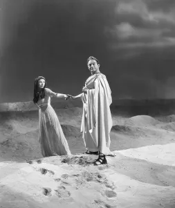 Images Dated 21st December 2015: CAESAR AND CLEOPATRA, from left: Vivien Leigh, Claude Rains, 1945
