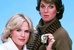 Tyne Prints: CAGNEY & LACEY, (aka CAGNEY AND LACEY), from left: Sharon Gless, Tyne Daly, 1981-1988