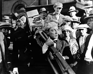 Subst Allow Prints: THE CAMERAMAN, Eddie Gribbon, Buster Keaton, 1928