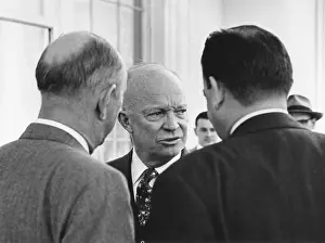 Politicians Republicans Prints: Candid portrait of President Eisenhower in conversation with unidentified men on March 31