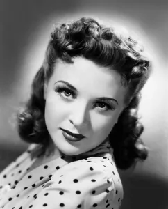 Images Dated 13th March 2014: CAPTIVE WILD WOMAN, Evelyn Ankers, 1943