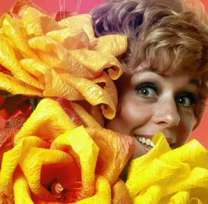 Flowers Prints: THE CAROL BURNETT SHOW, Carol Burnett, (1972), 1967-1978