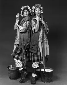 1970s Prints: THE CAROL BURNETT SHOW, from left: Rita Hayworth, Carol Burnett, (1971), 1967-1979