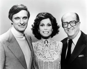 Mary Tyler Prints: CBS: ON THE AIR, from left: Alan Alda, Mary Tyler Moore, Phil Silvers, 1978