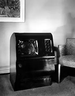Tv Set Prints: CBS Model Television Set, circa 1946. Courtesy: CSU Archives / Everett Collection