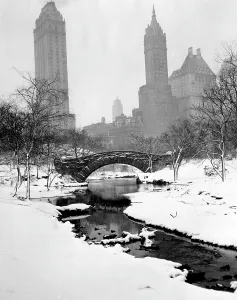 Central Park Prints: Central Park, New York City, circa 1945. Courtesy: CSU Archives/Everett Collection