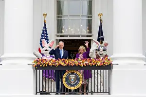 Holiday Prints: In a ceremony challenging Presidential dignity