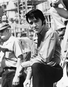 Images Dated 18th March 2015: CHANGE OF HABIT, Elvis Presley, on-set between takes, 1969