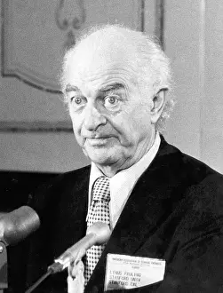 Chemist Prints: Chemist and Nobel Prize winner Linus Pauling