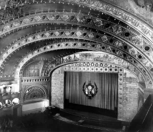 Images Dated 3rd December 2008: Chicago. The Chicago Auditorium, interior ceiling and stage from the balcony