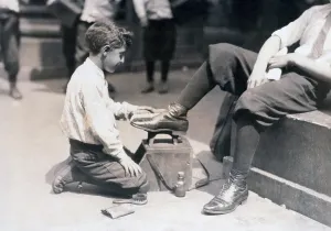 Images Dated 17th November 2008: Child labor, Bootblack near City Hall Park