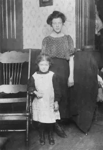 Apartment Prints: Child labor, caption: Anna Dazet