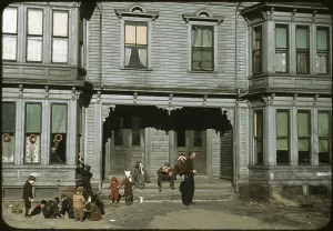 Images Dated 27th May 2008: Children with adult in the tenement district