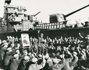 China. Cultural Revolution (1966-1967). Chinese army marines with Mao's "Red Book". AISA/Everett Collection**US SALES ONLY**