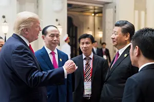 Vietnam Prints: Chinese President Xi Jinping and US President Donald Trump at the APEC meeting in Danang