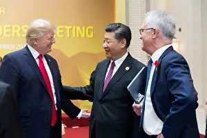 Vietnam Prints: Chinese President Xi Jinping and US President Donald Trump at the APEC meeting in Danang