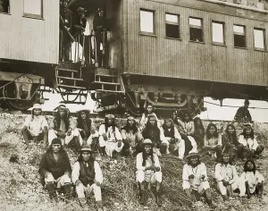 Us Army Prints: Chiricahua Apache prisoners, including Geronimo (1st row)