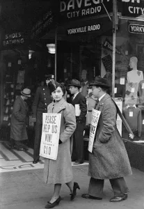 Images Dated 6th March 2012: CIO (Congress of Industrial Organizations) strikers pickets a store in the Yorkville neighborhood of Manhattan