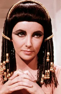 CLEOPATRA, Elizabeth Taylor, 1963, TM and Copyright 20th Century Fox Film Corp. All rights reserved. Courtesy: Everett Collection