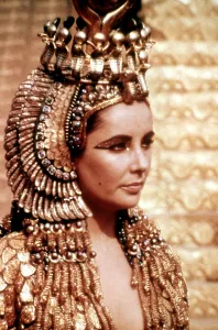 CLEOPATRA, Elizabeth Taylor, 1963, TM and Copyright 20th Century Fox Film Corp. All rights reserved. Courtesy: Everett Collection