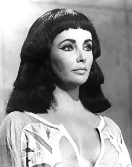 CLEOPATRA, Elizabeth Taylor, 1963. TM & Copyright 20th Century Fox Film Corporation/courtesy Everett Collection