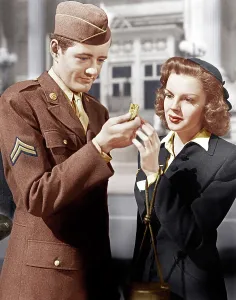 Showing Prints: THE CLOCK, from left: Robert Walker, Judy Garland, 1945