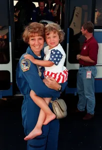 Eileen Prints: Commander Eileen Collins and her daughter