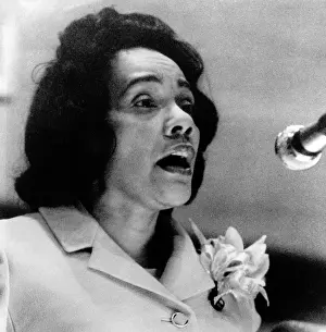 Coretta Prints: Coretta Scott King addresses a Tufts University audience