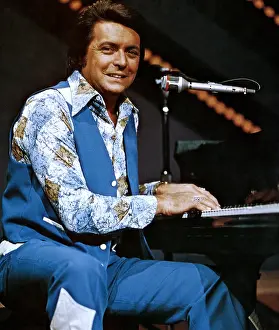 Playing Piano Prints: Country singer Mickey Gilley. ca. 1978. Courtesy: CSU Archives/Everett Collection
