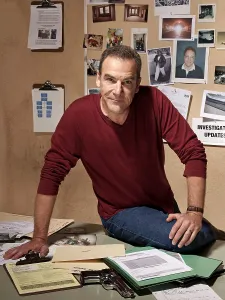1307tvorigcore Prints: CRIMINAL MINDS, Mandy Patinkin, (Season 1), 2005