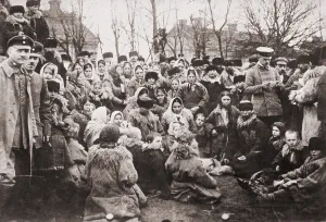 Russians Prints: Crowd of Eastern European emigrants