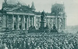 Classic Prints: Crowd at the Reichstag Building