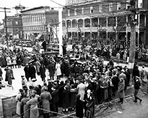 Crowd Prints: Crowds in front of Hunterdon County Courthouse while a Grand Jury debates the guilt of Richard Hauptmann
