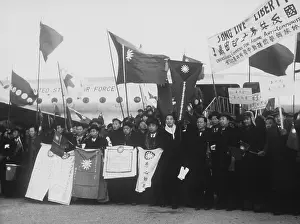 Banners Prints: Crowds in Seoul, Korea, greet Chinese ex-POWs prior to their flight to Formosa