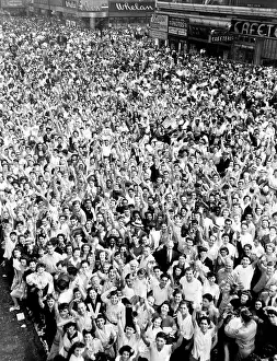 Images Dated 16th May 2007: Crowds on the streets of New York celebrating the end of World War II