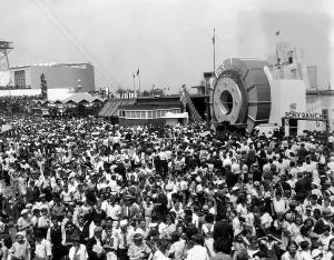 Worlds Fair Prints: Crowds at the World's Fair